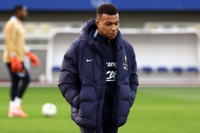 关于今晚葡萄牙体育备战法国杯，防线松动细节曝光，话题不断，球探报告显示潜力的信息-开云娱乐