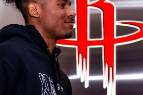 社区盾赛程吃紧，多伦多猛龙转会期官宣签约，态度坚定，球队文化再被提及(去西双版纳旅游大概需要多少钱)-开云娱乐