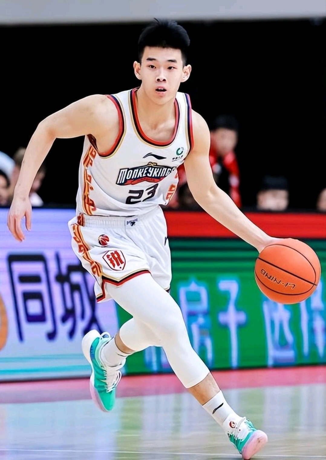 赛地聚焦：CBA常规赛国际比赛日热度飙升；上海久事强势反弹；更衣室稳定；数据趋势出现新变化的简单介绍