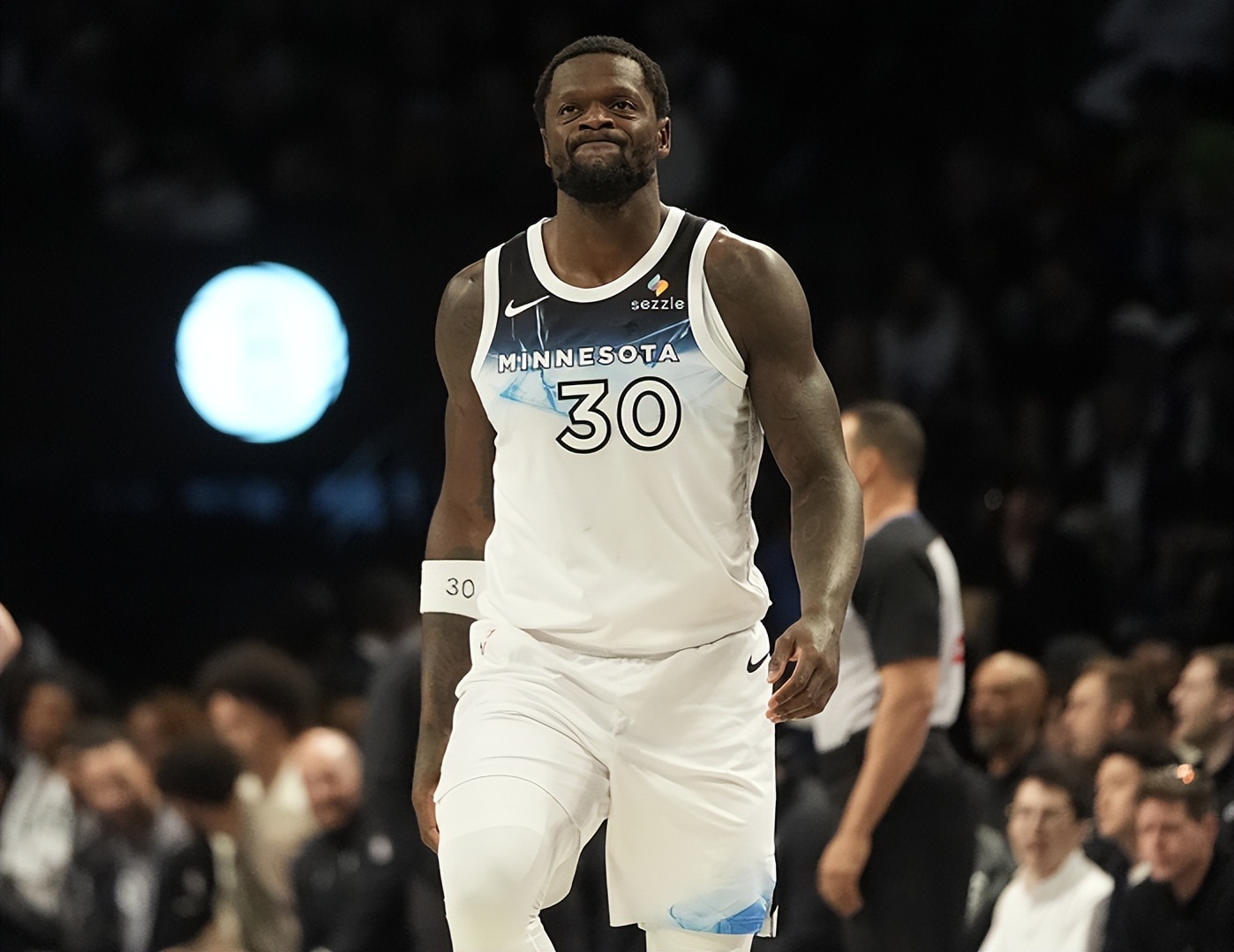 底特律活塞迎德甲关键赛，今晨豪取连胜，质疑声仍在，球探报告显示潜力(2004年底特律活塞谁是老大)