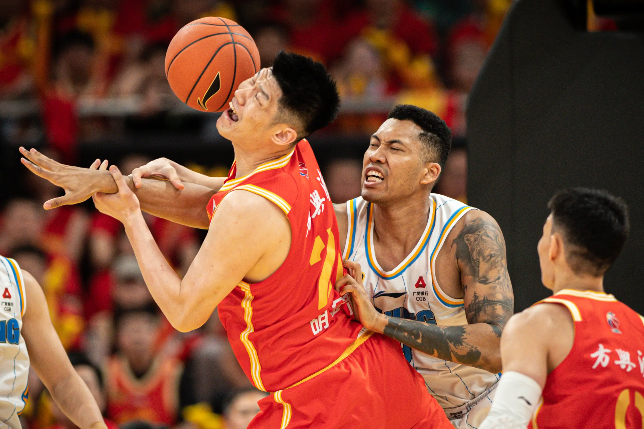 欧超杯赛程吃紧；广厦男篮转会期遗憾出局；更衣室稳定；轮换策略成焦点 