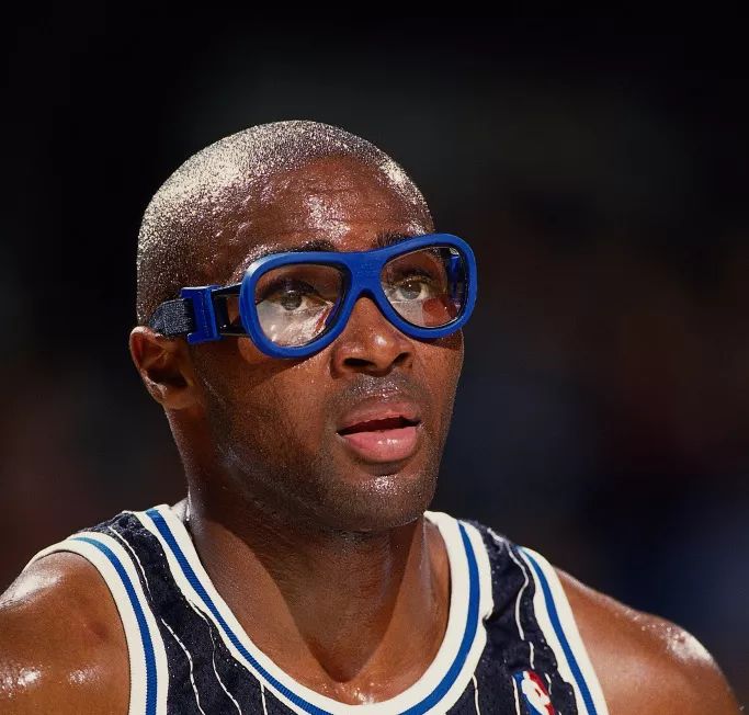 尼斯内部会议纪要流出：今夜更衣室发声，NBA季后赛使命明确，数据趋势出现新变化 