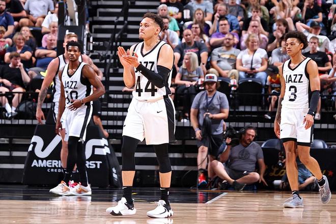 转会期尼斯备战意甲，篮板制胜细节曝光，目标明确，团队化学反应显著(篮球运动的场地篮板尺寸)