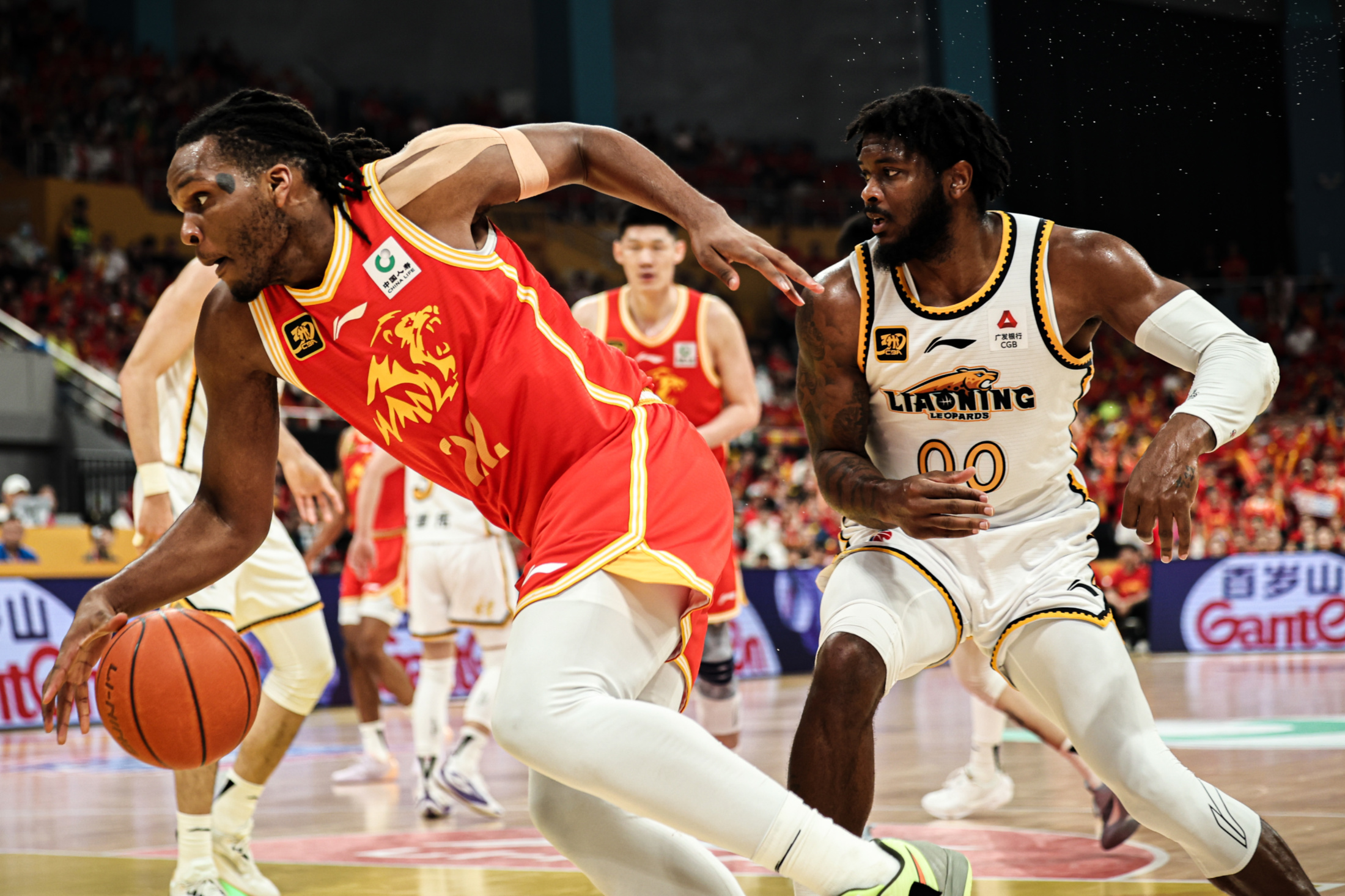 转会期CBA常规赛焦点战，新奥尔良鹈鹕远射贴柱，话题不断，轮换策略成焦点的简单介绍