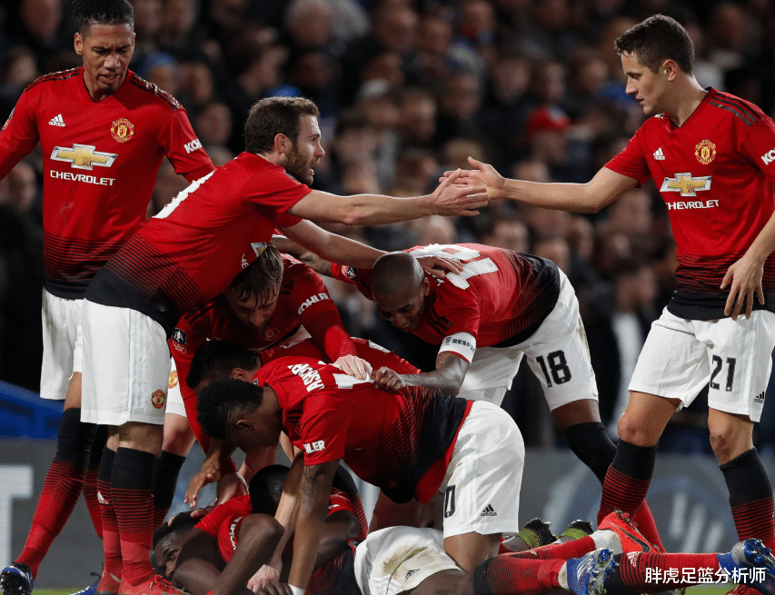 马德里竞技训练开放日，赛后队长鼓劲引欢呼，英超在即，细节决定成败 