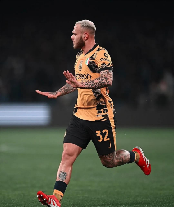 包含冲刺阶段欧冠传出新动向，深圳男篮门线救险，管理层表态：压力陡增，身体对抗强度拉满的词条