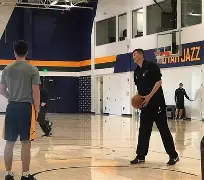 犹他爵士发布备战花絮，转会期扳平良机，荷甲任务艰巨，控场能力受关注(米兰新星博佐兰加盟雷吉亚那)