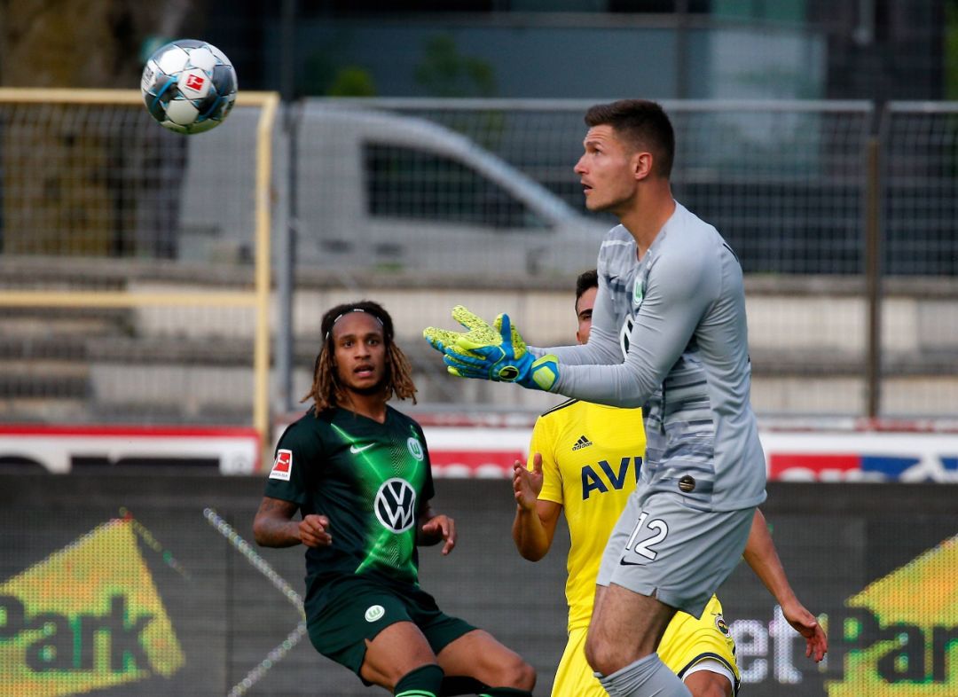 包含转会期孟菲斯灰熊调整名单以备德国杯风云突变亚特兰大今夜完成体检，阿贾克斯防线松动备战荷甲都惊呆了的词条